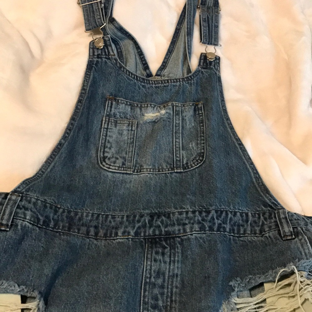Forever 21 overall shorts!